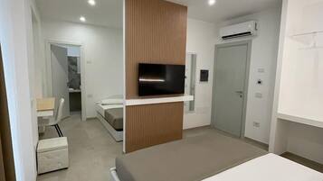 Familienzimmer | Schreibtisch, schallisolierte Zimmer, Bügeleisen/Bügelbrett