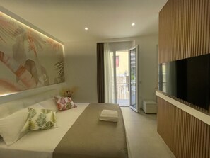 Chambre Familiale | Bureau, chambres insonorisées, fer et planche à repasser, Wi-Fi gratuit