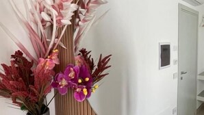 مكتب وتجهيزات عازلة للصوت ومكواة/لوح كي وواي فاي مجانًا