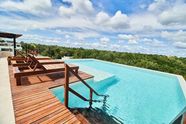 Pool - Tulum Retreat: 2-BR Apartment, Rooftop Pool, Modern Comforts (Tulum)
