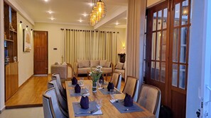 Restaurant - Golden Shower Inn (Kandy)