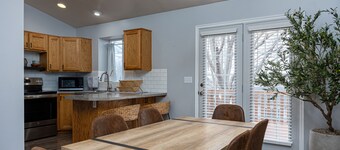 Perfect Location, mountain views w/ fenced yard