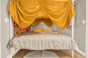 1 bedroom, desk, free WiFi, bed sheets