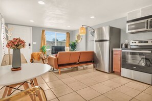 Interior - Cozy Romantic Home | Ideal for Work or Leisure (Phoenix)