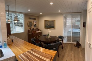 Dining - Beach walks, sunsets, restaurants, shopping, plus a luxury condo with amenities. (Solana Beach)