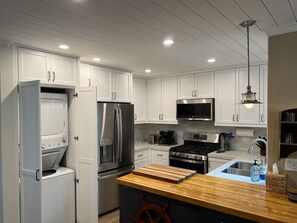 Fridge, microwave, oven, stovetop - Beach walks, sunsets, restaurants, shopping, plus a luxury condo with amenities. (Solana Beach)