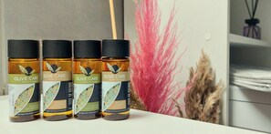 Hårføner, håndklær, såpe og sjampo