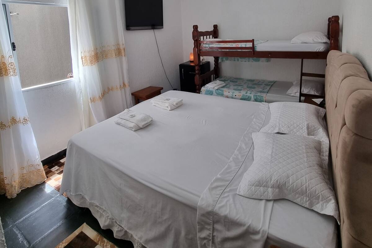 Chambre Familiale, plusieurs lits, accessible aux personnes à mobilité réduite, non-fumeur