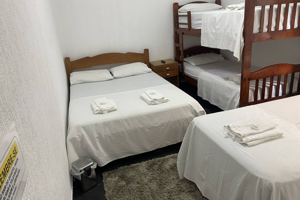 Chambre Familiale, plusieurs lits, accessible aux personnes à mobilité réduite, non-fumeur