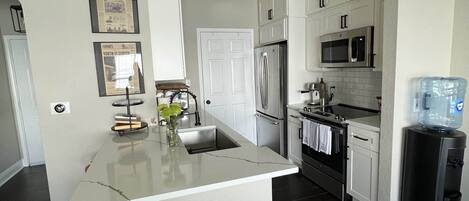 Fridge, microwave, stovetop, dishwasher