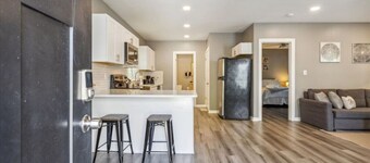 Pet-Friendly Guesthouse, Walk to Beach