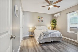 1 bedroom, desk, iron/ironing board, free WiFi - Pet-Friendly Guesthouse, Walk to Beach (Hampton)