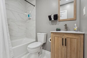 Secador de pelo y toallas