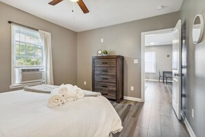 1 dormitorio, escritorio, tabla de planchar con plancha y wifi gratis