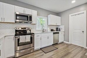 Fridge, microwave, oven, stovetop - Pet-Friendly Guesthouse, Walk to Beach (Hampton)