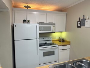 Fridge, microwave, oven, stovetop - Beautiful Condo in Ocean Creek (Horry County)