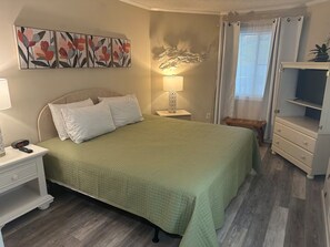 2 bedrooms, iron/ironing board, WiFi, bed sheets - Beautiful Condo in Ocean Creek (Horry County)