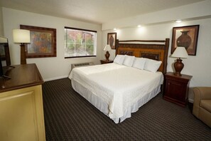 Iron/ironing board, bed sheets
