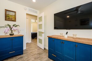 3 bedrooms, desk, iron/ironing board, free WiFi - Desert Oasis! -Entire home (Tucson)