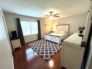 3 soverom, skrivebord, strykejern/-brett og wi-fi