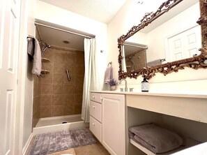 Hair dryer, towels, toilet paper - Quiet Sanctuary awaits you! 3 Bed 2.5 Bath, Private Pool and Dog Friendly Home! (Pinehurst)