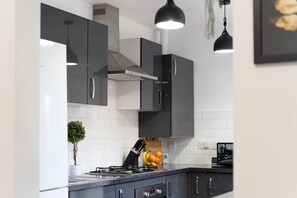 Refrigerador, microondas, horno y lavavajillas