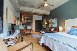 Iron/ironing board, free WiFi, bed sheets