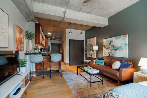 Prime Location - Modern Studio - Walk Downtown Athens