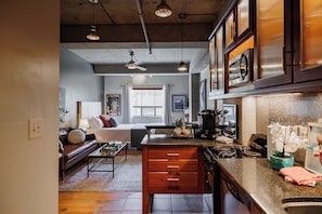 Fridge, microwave, stovetop, dishwasher