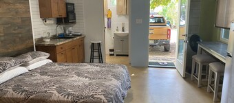 Sunset beach studio , steps to the sand 