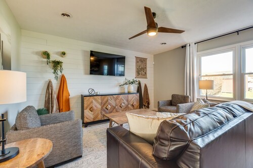 Stylish condo Elizabethton Tennessee, private fenced back yard, family friendly