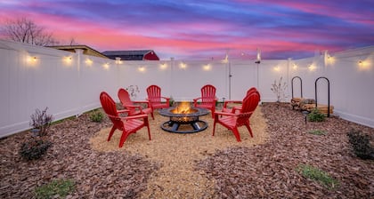 "A River Runs Near It" beautifully updated townhouse in Elizabethton, Tennessee