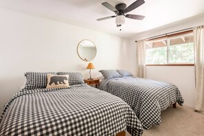 2 Schlafzimmer, Schreibtisch, Bügeleisen/Bügelbrett, WLAN