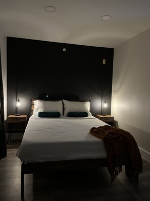 1 bedroom, iron/ironing board, WiFi, bed sheets - Stylish Oasis (Dallas)