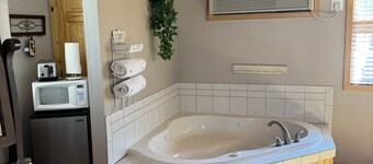 Cozy Cabin Located Just Outside of Wis Dells- Cabin B