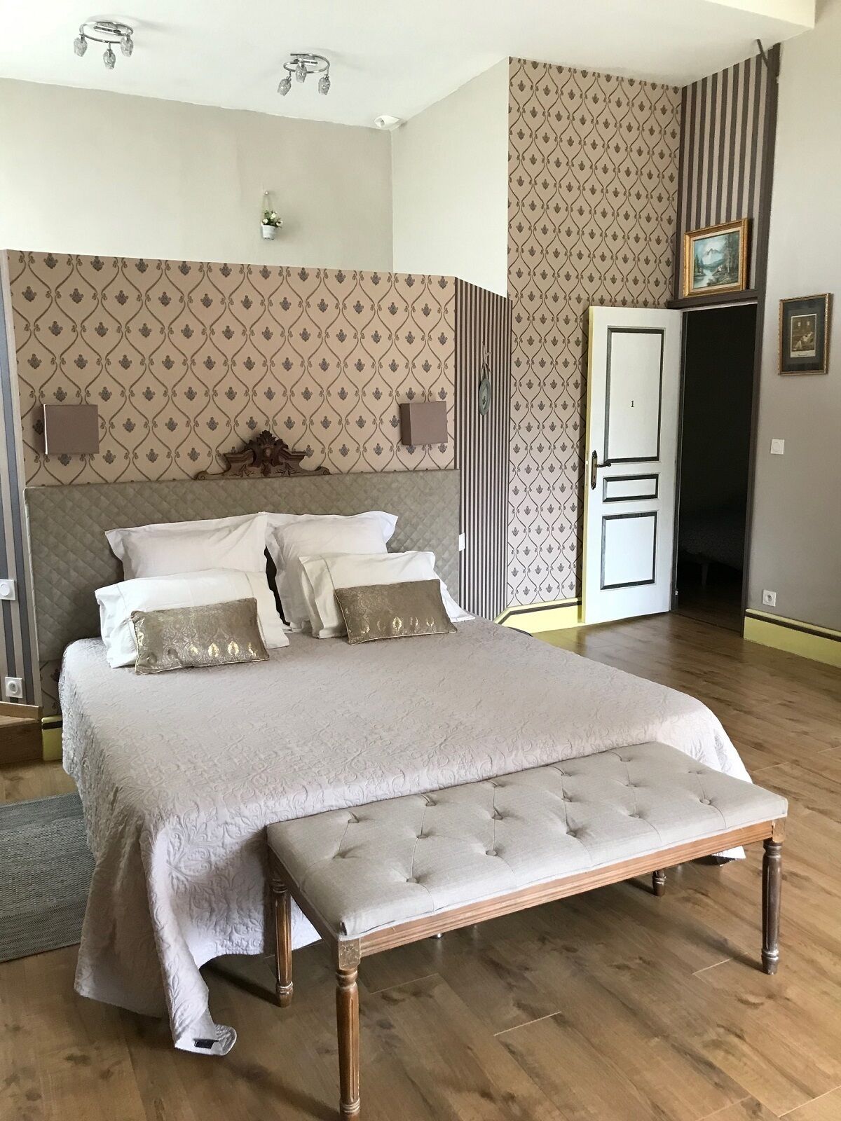 5 chambres, fer et planche à repasser, Wi-Fi gratuit, draps fournis