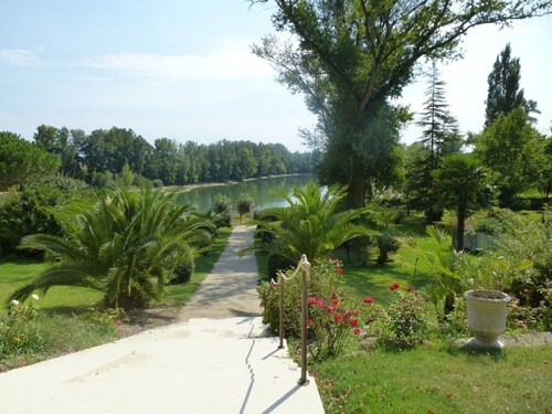 Demeure de Caractère en Bordure de Garonne