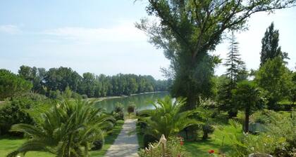 Demeure de Caractère en Bordure de Garonne