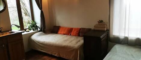 1 chambre, fer et planche Ă repasser, lit parapluie, accĂšs Internet