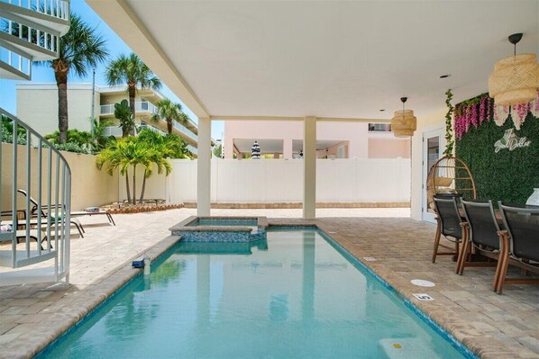 Outdoor pool, a heated pool