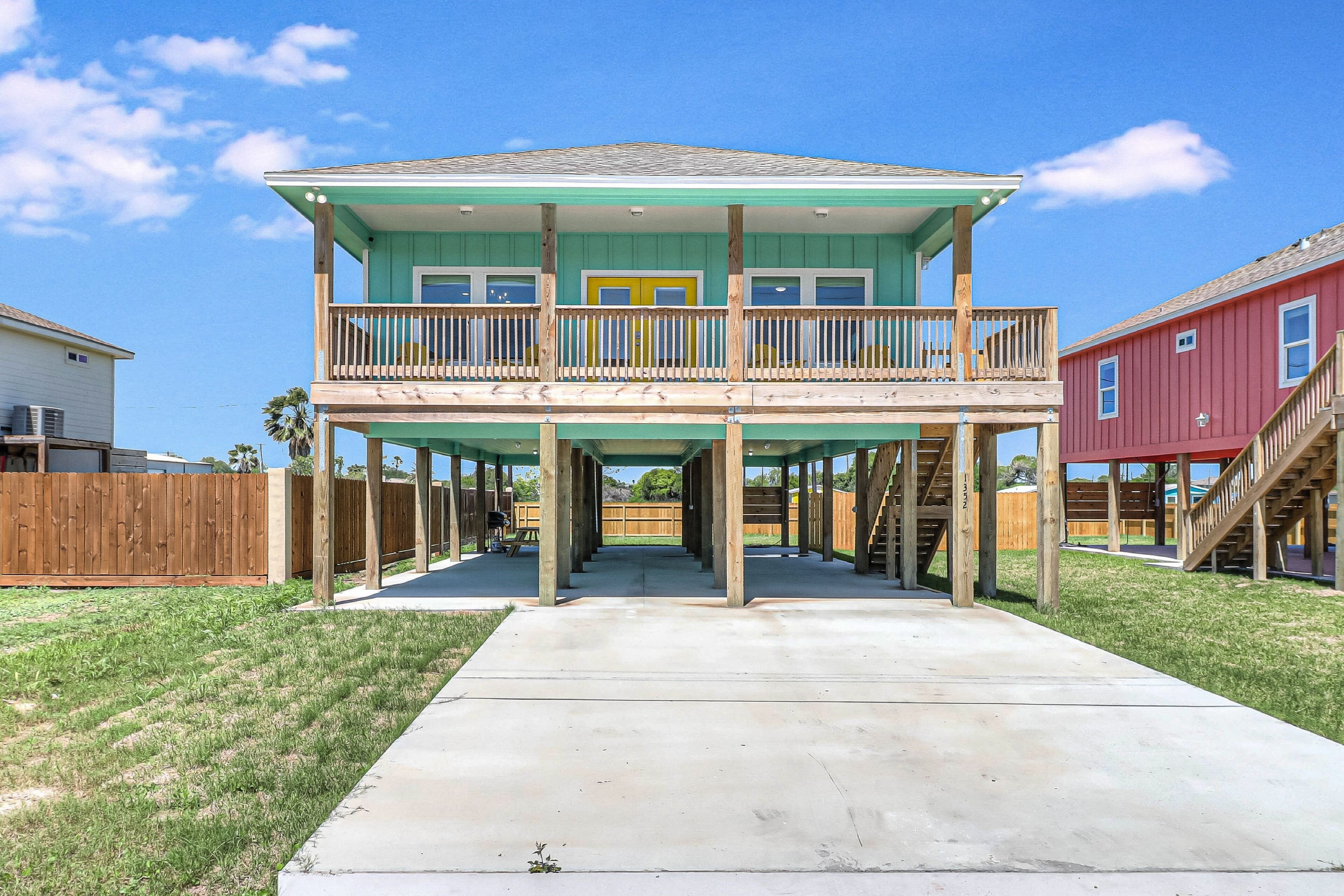Gorgeous side-by-side beach houses with furnished decks, AC, & full kitchens