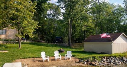 Fish Trap Lake Oasis- Perfect couples getaway. Pet-Friendly.