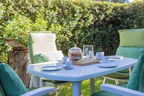 Outdoor dining - VERDE GIADA - Piscina - Tennis - Parcheggio (Sanremo)