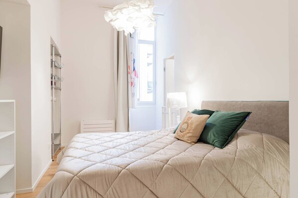 Room - THE KING'S APARTMENT - Ariston - Centro (Sanremo)