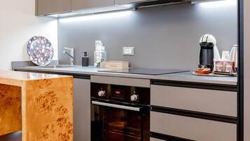 Kühlschrank, Ofen, Herdplatte, Geschirrspüler