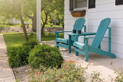 WELCOME TO THE OWL'S NEST - 2 BEDROOM HOME IN AUGUSTA, WINERIES & THE KATY TRAIL