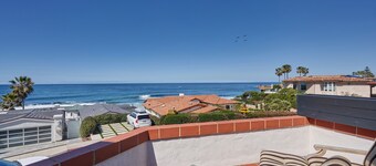 Endless ocean views from this La Jolla retreat!  Best location at Windansea!
