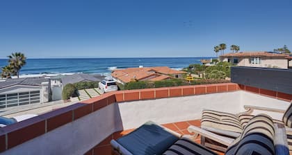 Endless ocean views from this La Jolla retreat! Best location at Windansea!