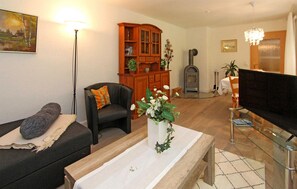 Fernseher, Kamin, Stereoanlage