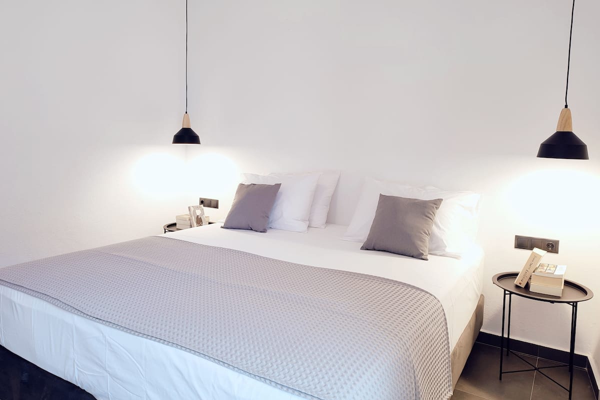 Phòng đôi có tầm nhìn toàn cảnh, quang cảnh một góc biển | Minibar với thức ăn, đồ uống miễn phí, két bảo mật tại phòng
